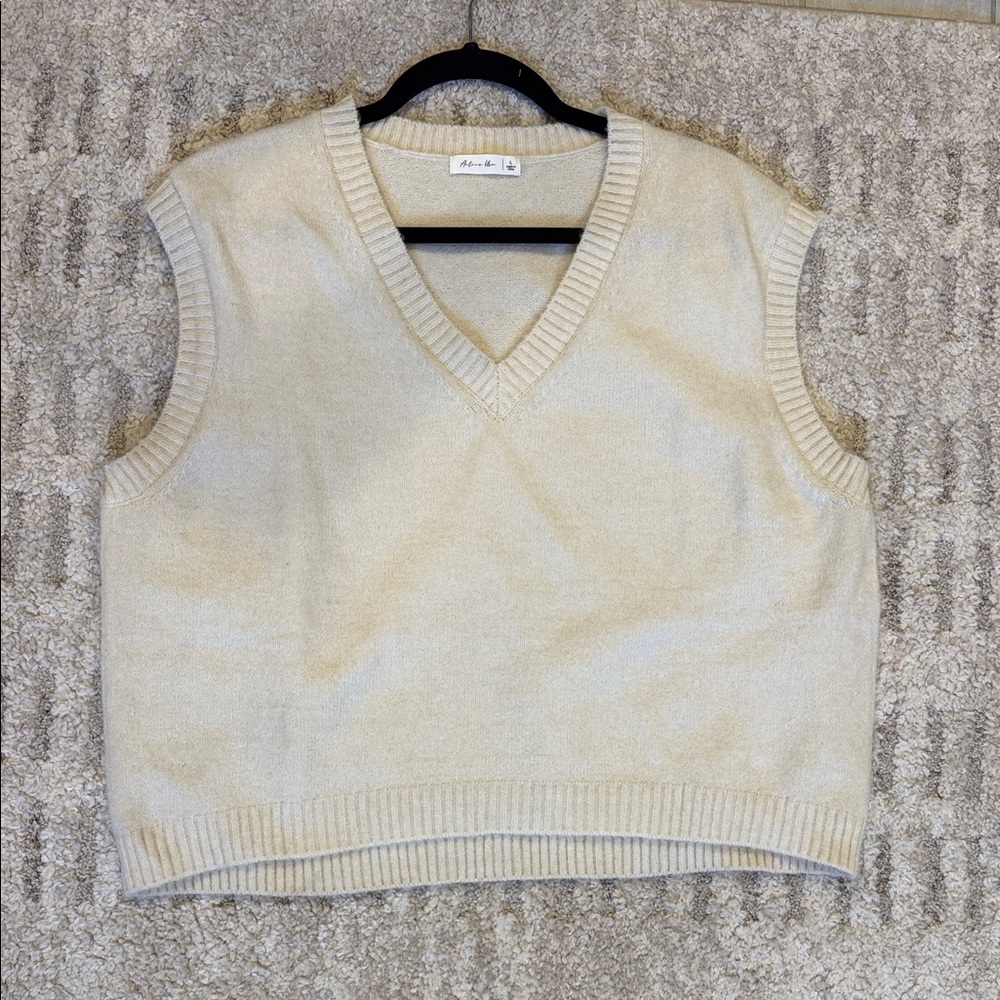 Active USA Cream V-Neck Sleeveless Sweater Vest